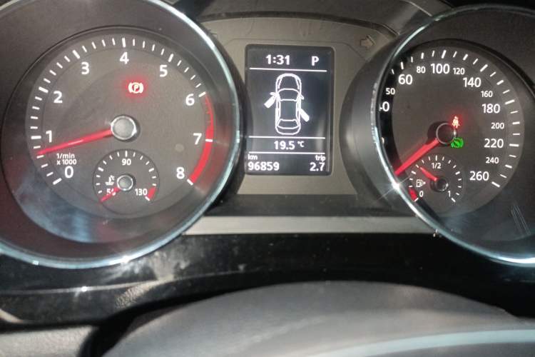 Used Volkswagen Sagitar 2015 230TSI Automatic Luxury Model Odometer Close Up