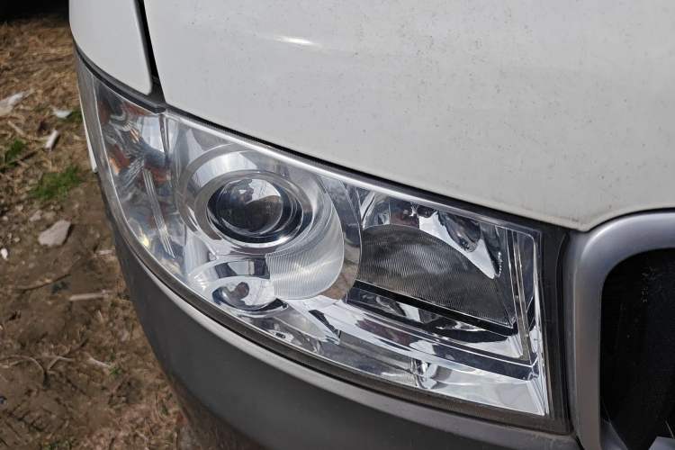 Used Jinbei Hiace X30 2023 1.5L Wealthy-Style Passenger Van 5/6/7-Seater Non-Air-Conditioned Version SWC15M Right Front Headlight