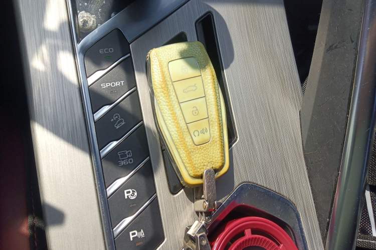 Used Geely Auto Coolray 2019 Sport Model 260T DCT Battle China V Standard Vehicle Key