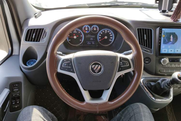 Used Foton Toano 2024 Joyear Multi-Function 2.0T Manual Long-Wheelbase Mid-Roof Model with Single Rear Tire Available in 5/6/7/9-Seater Configurations
