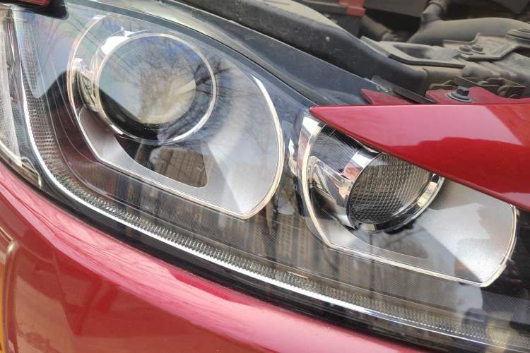 Used Jaguar F-PACE 2016 2.0T Two-Wheel-Drive R-Sport Sport Edition Right Front Headlight