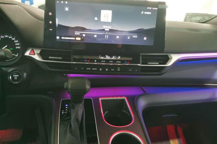 Used Toyota Granvia 2024 2.5L Hybrid Luxury Edition