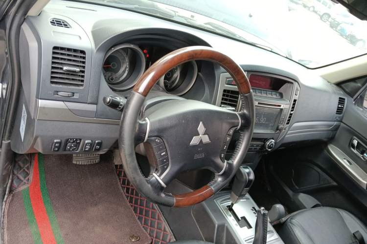 Used Mitsubishi Pajero 2016 3.0L Automatic Prestige Version China IV Standard