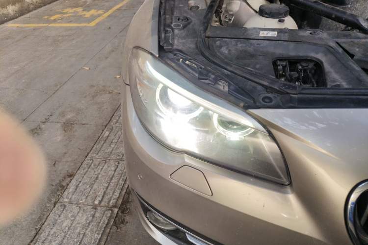 Used BMW 5 Series 2014 525Li Luxury Design Package Right Front Headlight