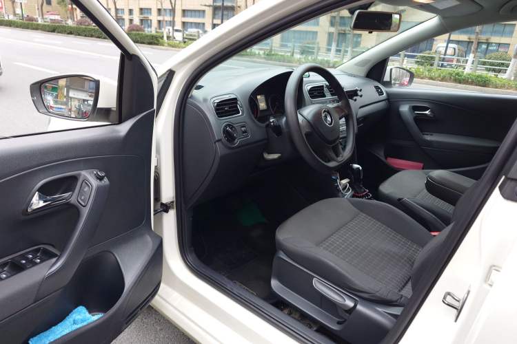 Used Volkswagen Polo 2014 1.6L Automatic Comfort Edition
