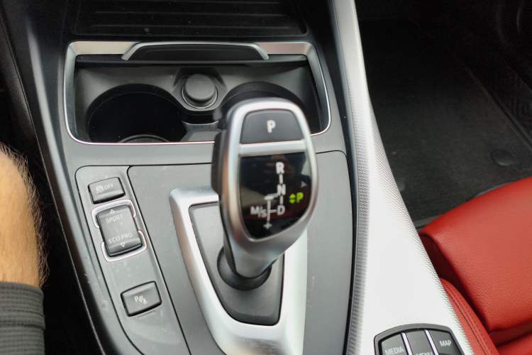 Used BMW 2 Series 2019 225i Luxury Model with M Sport Package Gear Lever