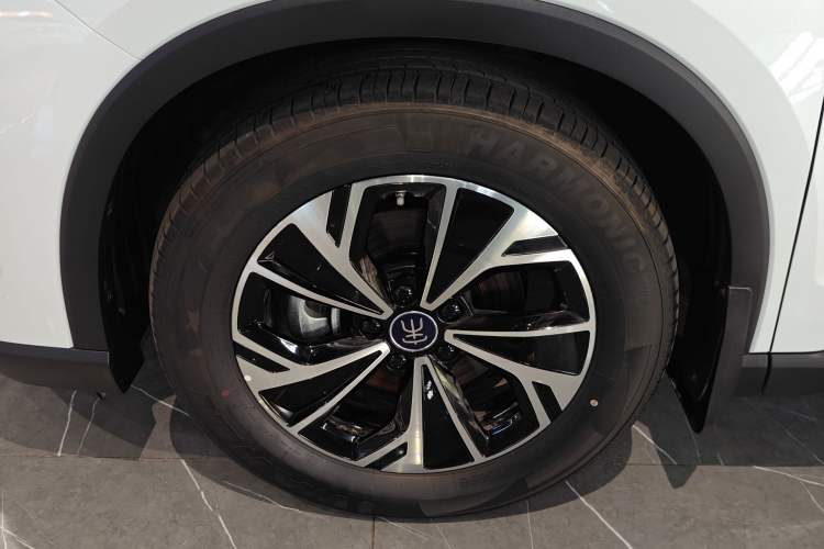 Used BYD Song Pro New Energy 2025 Second-Generation Intelligent Driving Version DM-i 115KM Superior Trim Left Front Wheel Hub