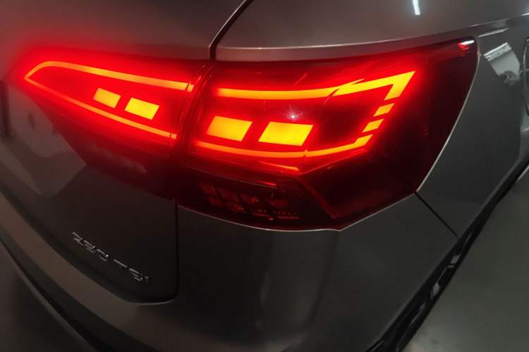 Used Volkswagen Tayron 2021 280TSI Two-Wheel Drive Luxury Smart Connectivity Version Right Rear Taillight