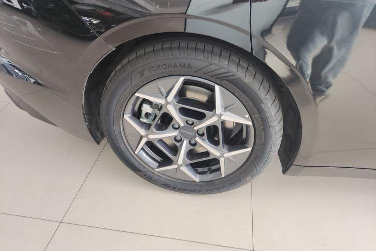 Used Lynk & Co Z10 2025 71 kWh 602 km Range Rear-Wheel Drive Pro