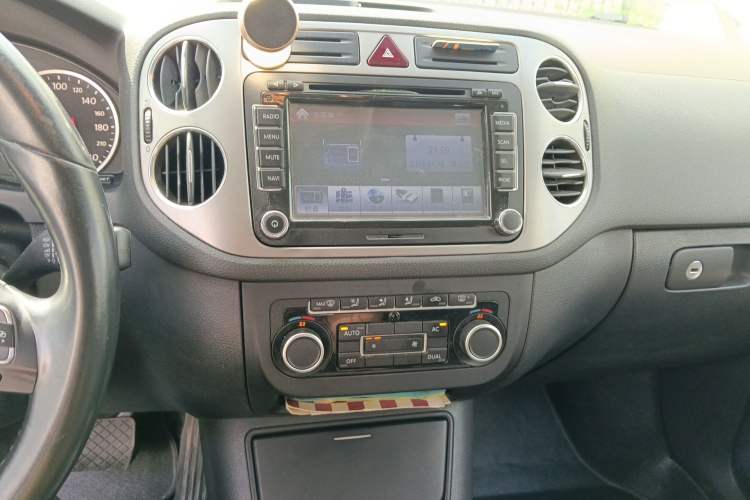 Used Volkswagen Tiguan 2012 1.8TSI Automatic Two-Wheel Drive Trend Edition Audio And AC Panel