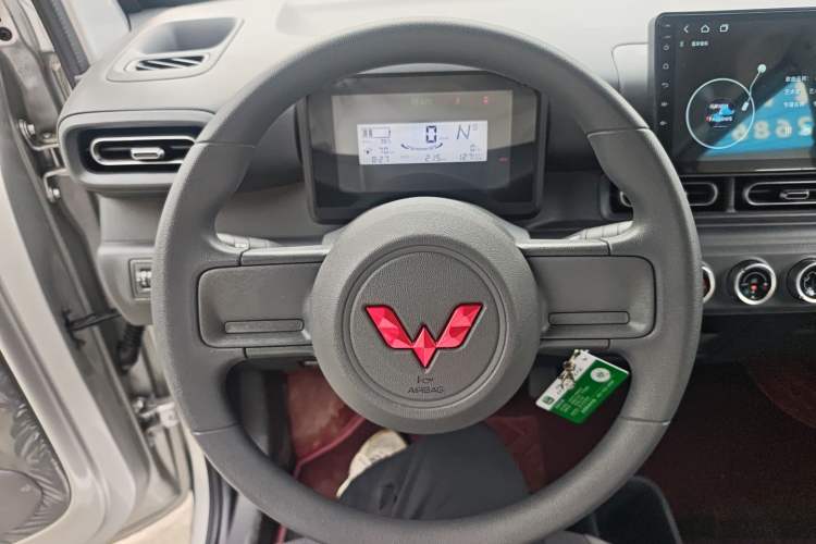 Used Wuling Zhiguang New Energy 2025 Standard Model Steering Wheel