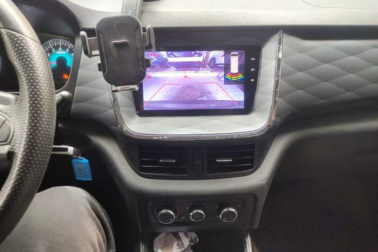 Used Jinbei Gold Hiace 2021 1.5L Passenger Van Travel Lion 6-Seater