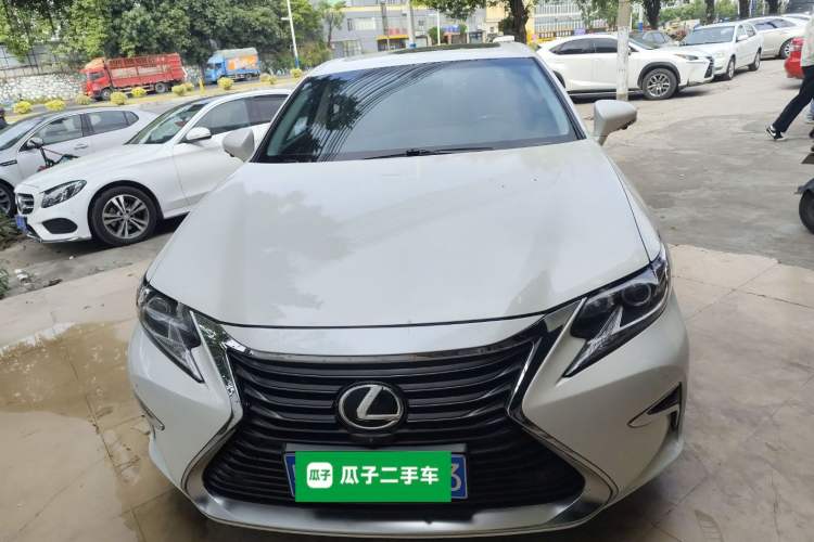 Used Lexus ES 2016 200 Midnight Special Limited Edition
