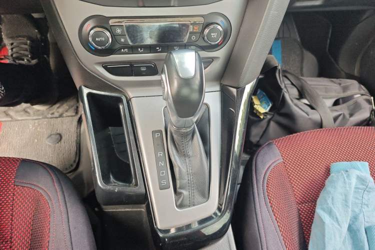 Used Ford Focus 2012 Sedan 1.6L Automatic Fashion Edition
