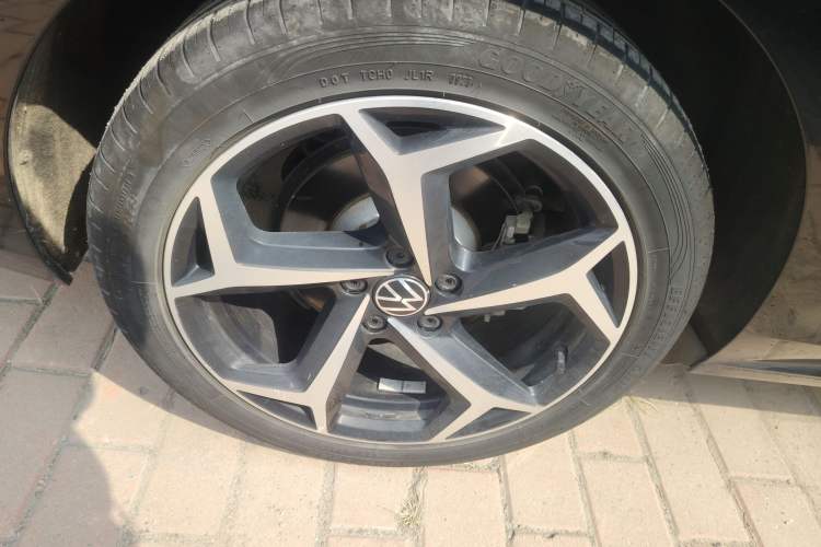 Used Volkswagen Passat 2023 Revised 330TSI Starry Elite Edition Right Rear Wheel Hub