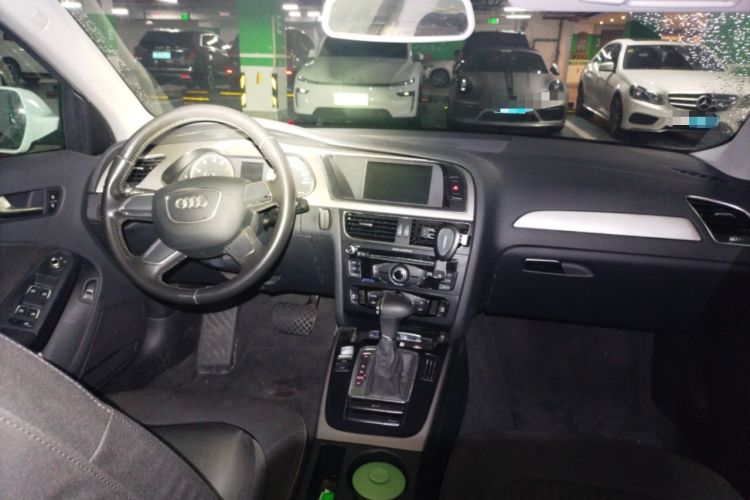 Used Audi A4L 2013 30 TFSI Automatic Comfort Model Center Console