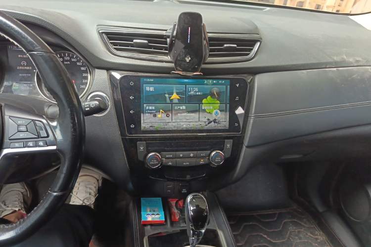 Used Nissan X-Trail 2019 2.0L CVT Smart Connect Comfort Edition 2WD Audio And AC Panel