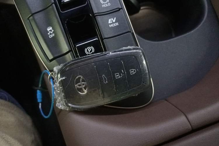 Used Toyota Crown 2023 2.5L SportCross HEV Two-Wheel Drive Prestige Edition