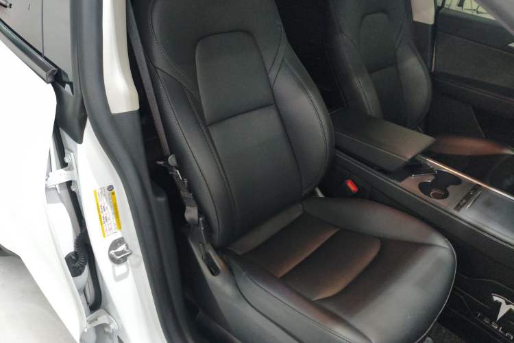 Used Tesla Model Y 2023 Long-Range All-Wheel-Drive Version
