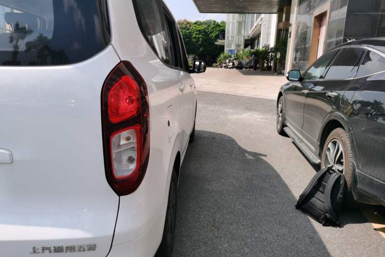Used Wuling Hongguang New Energy 2025 Extended-Range Hybrid 50KM Comfort Version Right Rear Taillight