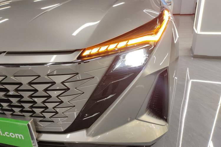 Used CHANGAN OSHAN Z6 2023 Blue Whale 1.5T DCT Smart Edition Left Front Headlight