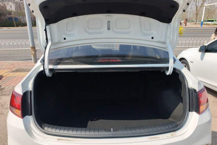 Used Hyundai Celesta 2020 1.6L Automatic GL Enjoyable Edition Trunk