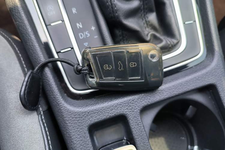 Used Volkswagen Golf 2016 1.4TSI Automatic R-Line