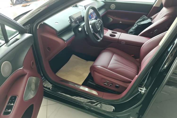 Used VOYAH Lantu Chiguang L 2026 Four-Wheel-Drive Ultra
