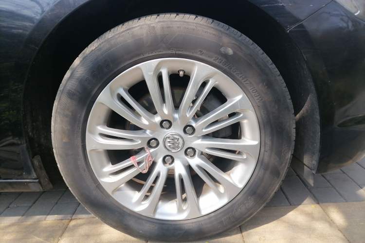 Used Buick LaCrosse 2018 20T Elite Edition Right Front Wheel Hub