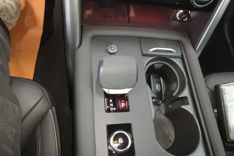 Used Land Rover Discovery 2023 360 PS R-Dynamic S