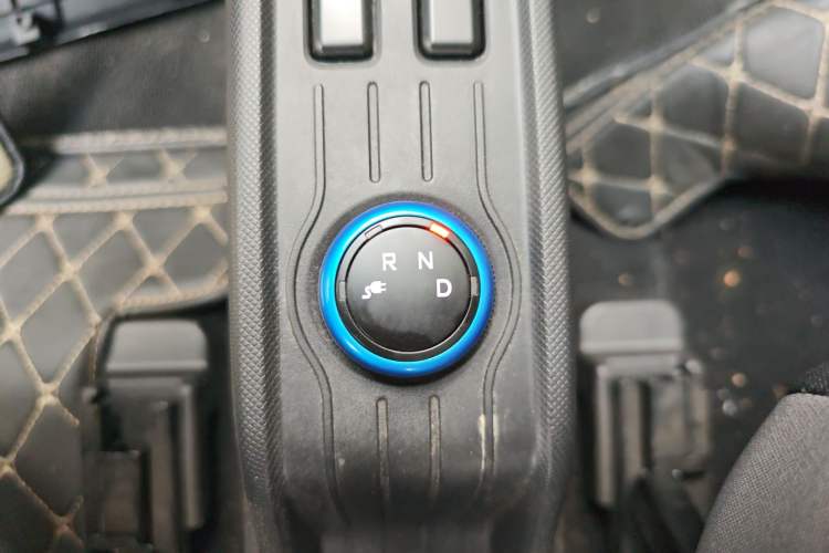 Used Wuling Hongguang MINIEV 2021 Macaron Premium Model – Lithium Iron Phosphate Gear Lever