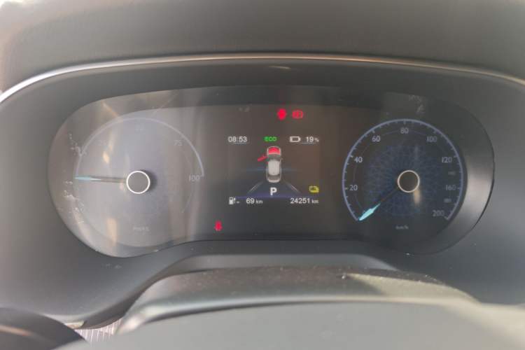 Used Hongqi E-QM5 2022 431 km Charge & Enjoy Edition
