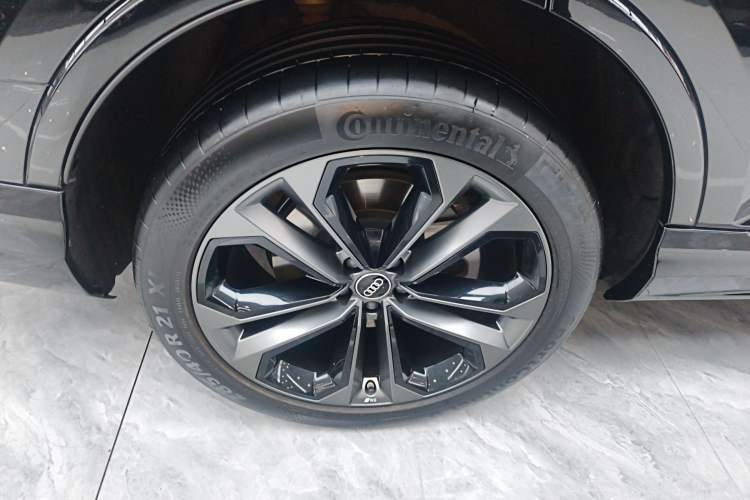 Used Audi Q7 2024 55 TFSI quattro S line Sport model
