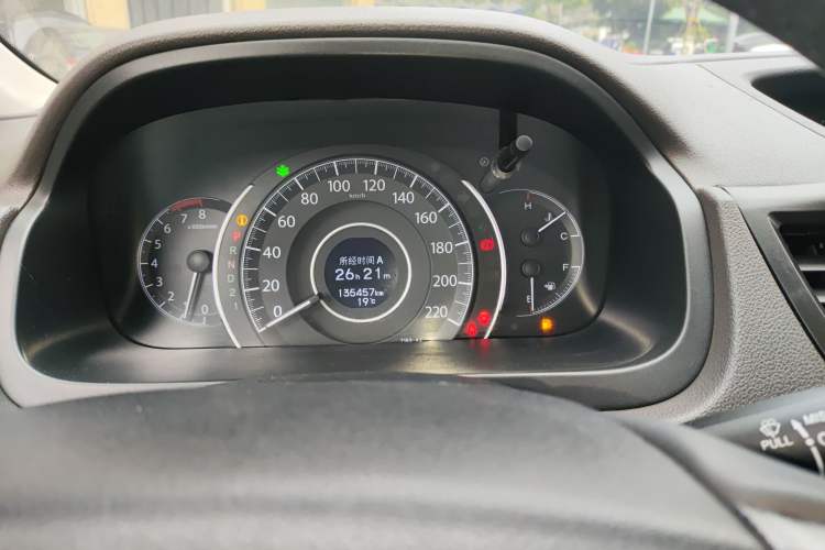 Used Honda CR-V 2012 2.0L two-wheel drive urban version Odometer Close Up