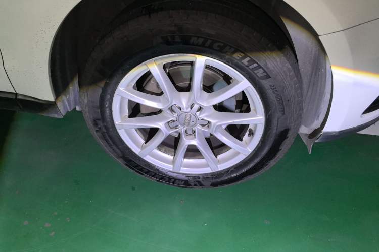 Used Audi Q5 2013 40 TFSI Ambition Right Front Wheel Hub