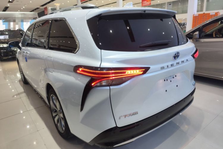 Used Toyota Sienna 2021 2.5L Hybrid Platinum Edition