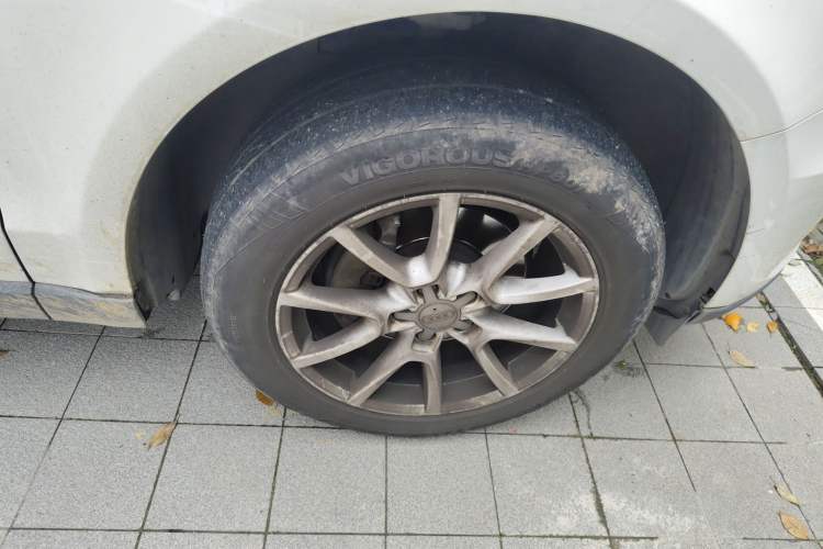 Used Audi Q5 2016 40 TFSI Trendy Edition Right Front Wheel Hub