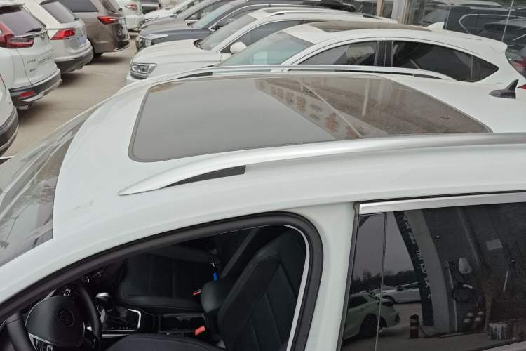 Used Volkswagen T-ROC 2021 280TSI DSG Two-Wheel Drive Comfort Connect Edition Roof