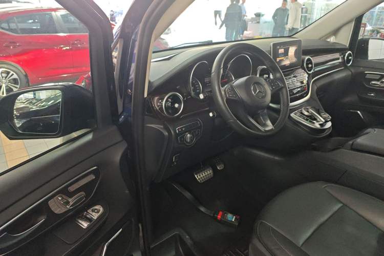 Used Mercedes-Benz V-Class 2017 V 260 L Prestige Edition