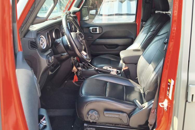 Used Jeep Wrangler 2019 2.0T Sahara Four-Door Version China VI Emission Standard