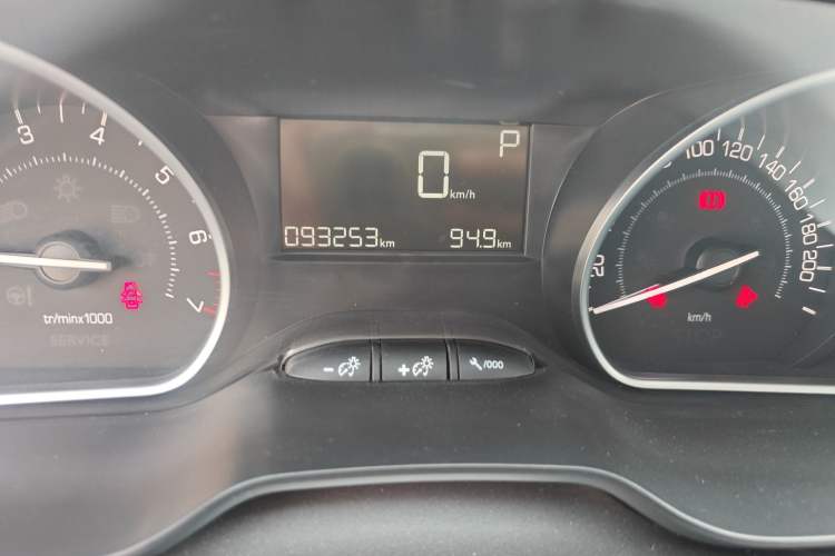 Used Peugeot 2008 2014 1.6L Automatic Fashion Edition
