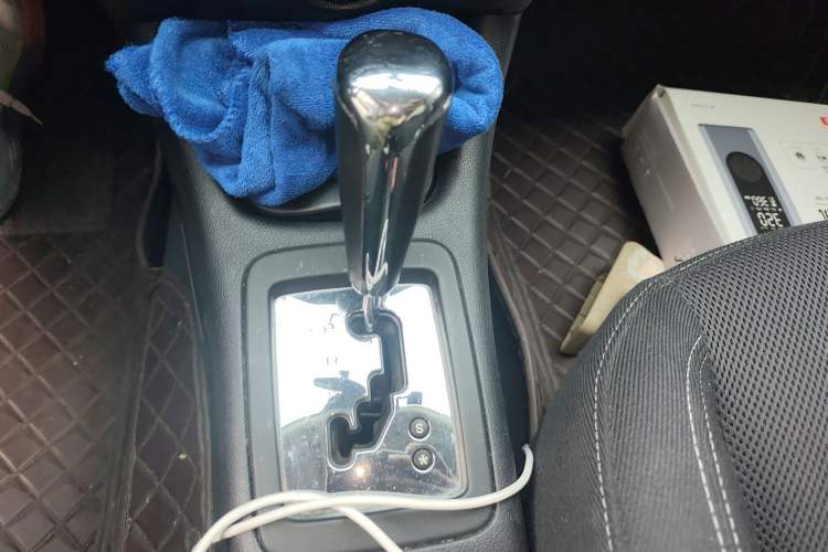 Used Peugeot 207 2010 Hatchback 1.6L Automatic Yule Edition Gear Lever