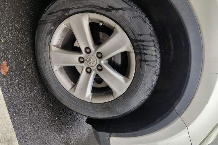 Used Toyota RAV4 2013 2.0L CVT Two-Wheel Drive Urban Edition Right Front Wheel Hub