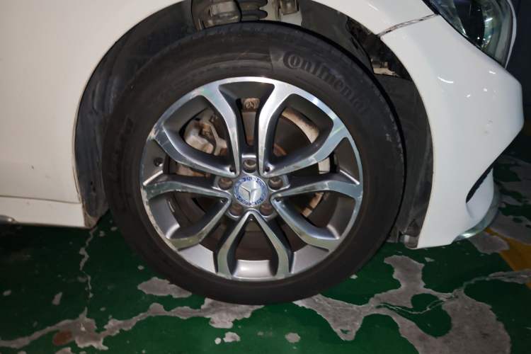 Used Mercedes-Benz C-Class 2017 C 180 L Sport Edition Right Front Wheel Hub