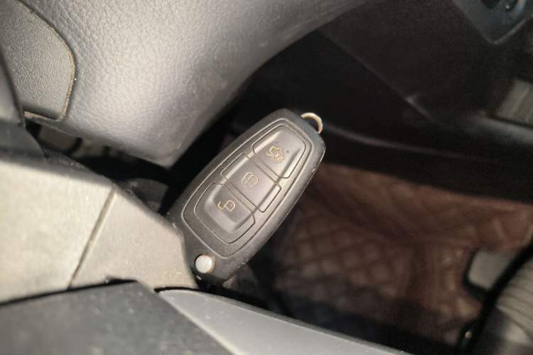 Used Ford Focus 2012 Sedan 1.6L Automatic Fashion Edition