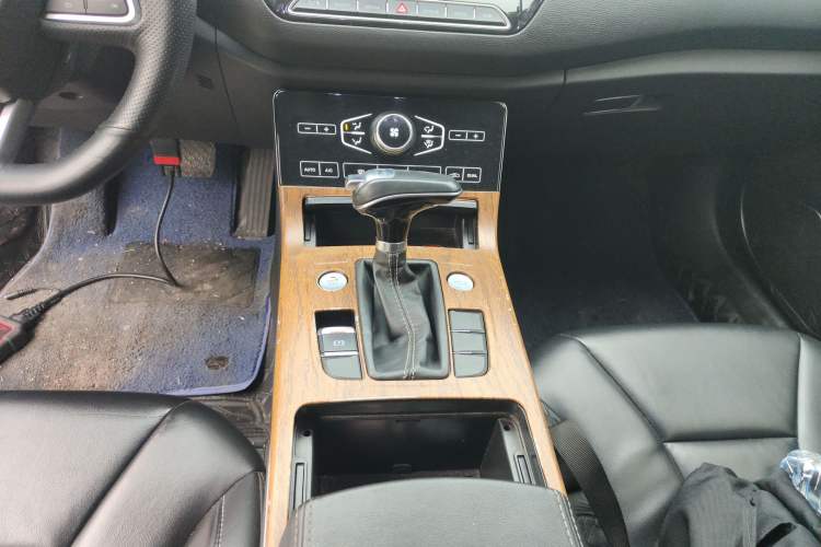 Used Hongqi H5 2018 30TD Dynamic Edition Gear Lever