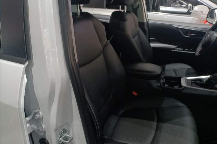 Used Toyota RAV4 2023 2.0L CVT Two-Wheel Drive Urban Edition Right Front Seat