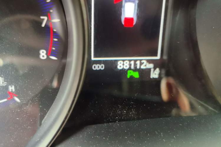 Used Toyota C-HR 2018 2.0L Luxury Edition China VI Standard Odometer Close Up