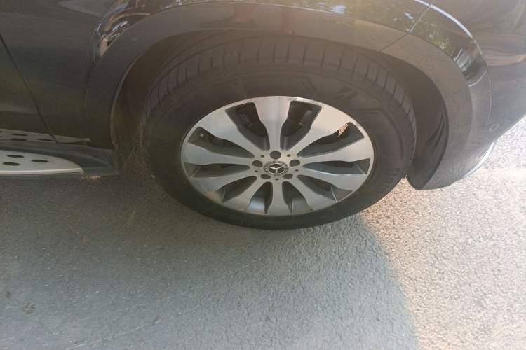 Used Mercedes-Benz GLS 2018 Refreshed GLS 400 4MATIC Dynamic Edition Right Front Wheel Hub