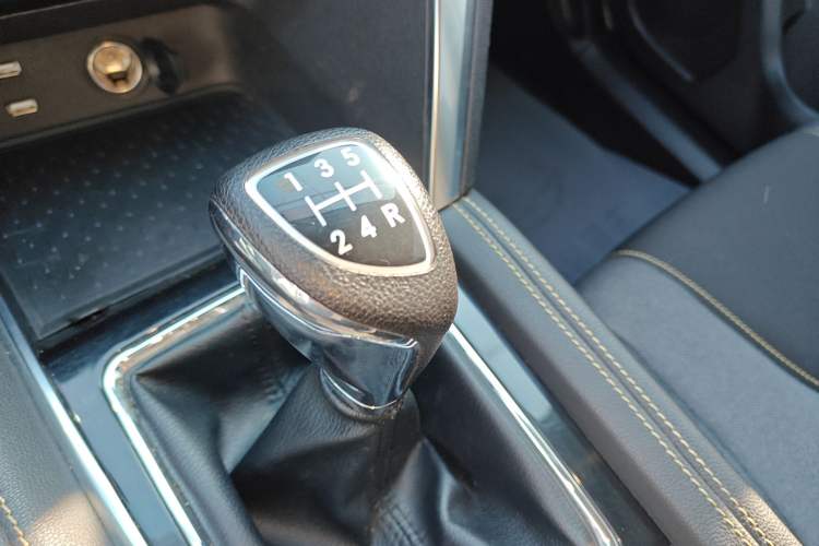 Used BAIC Beijing X3 2019 1.5L Manual Glory Edition Gear Lever